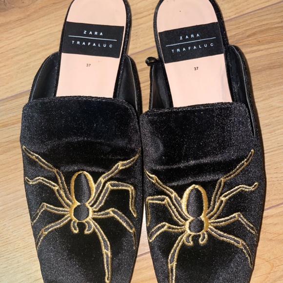 ZARA Trafaluc BLACK VELVET Mules Flats w GOLD SPIDER - Picture 6 of 10